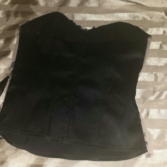 Blush and black corset - Picture 2 of 3