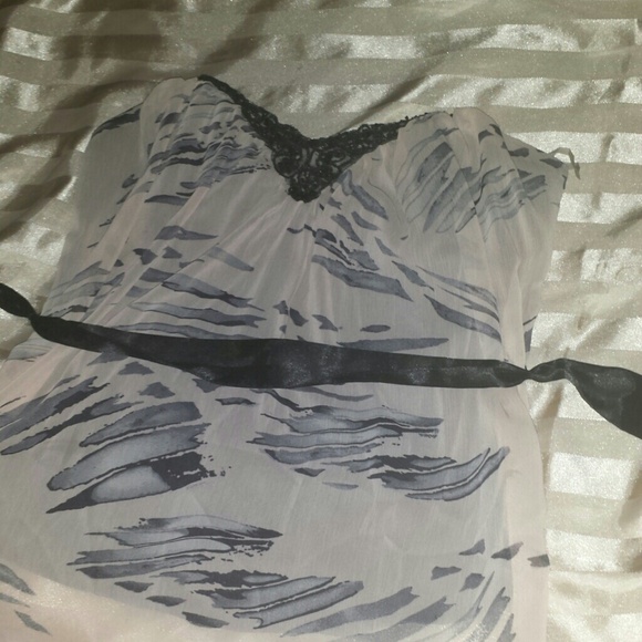 Blush and black corset - Picture 3 of 3