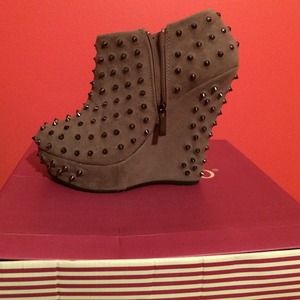 #SPIKES , Super Cute 8.5