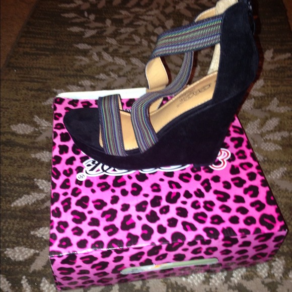 Shoes - Picture 2 of 2