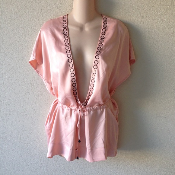 ✨NEW✨ Sexy Kische Deep Neckline Blouse Top