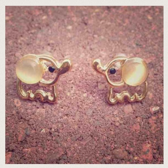 Jewelry - ⚠White Elephant Earrings