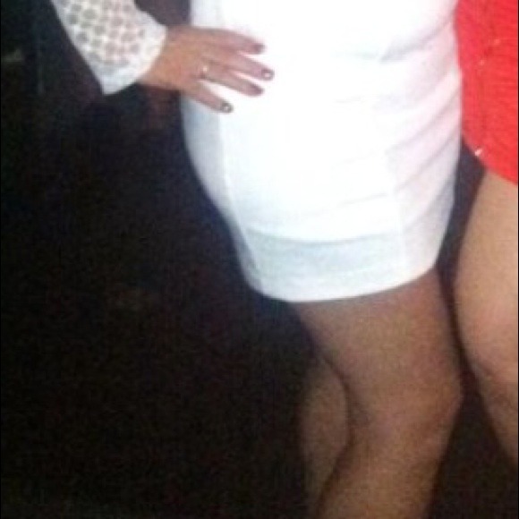 White dress - Picture 2 of 4
