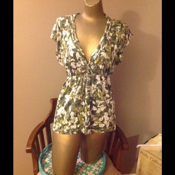 Light Weight Green and White Flowered Top