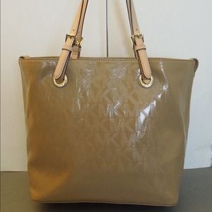 MK tote beige patent leather jet set tote