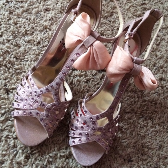 High Heals - Picture 3 of 4