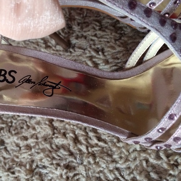 High Heals - Picture 4 of 4
