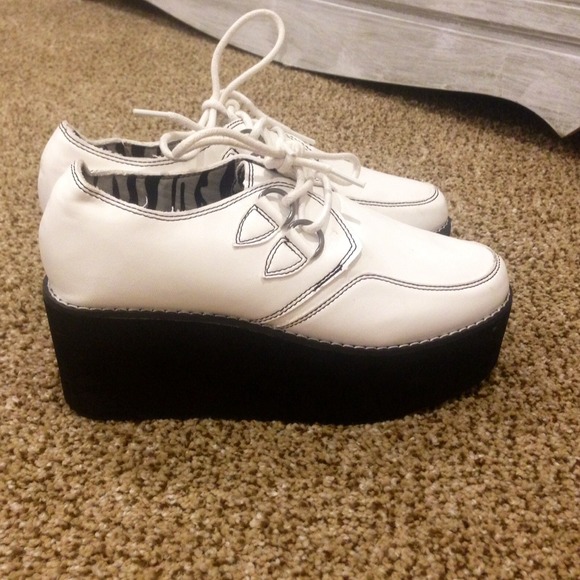 Yru platform creepers- white & black