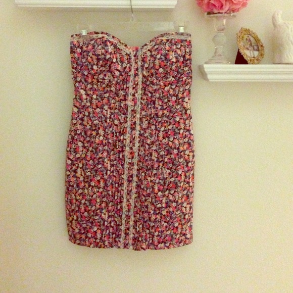 Sale! Zara Flower halter dress fits like small.