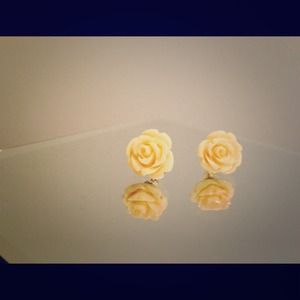 Flower Bud Earrings- Flower studs, in ivory
