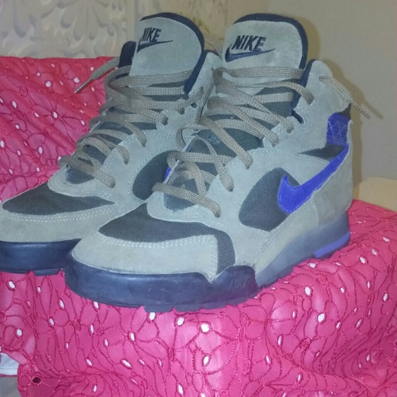 Awesome Nike Boot sneaker