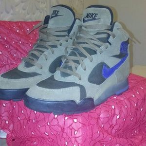 Awesome Nike Boot sneaker