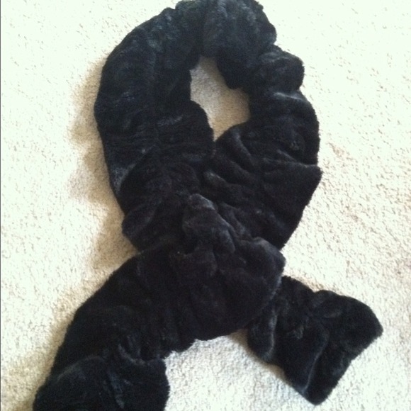 Cejon black scarf
