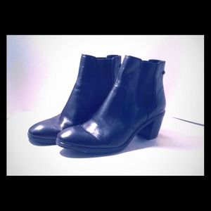Black leather chelsea ankle boot