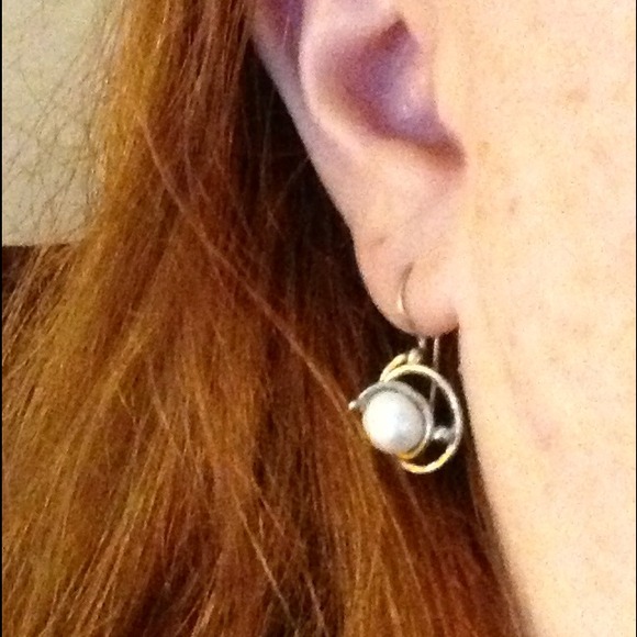 Sterling silver Swirly Pearl Earrings - Picture 2 of 3