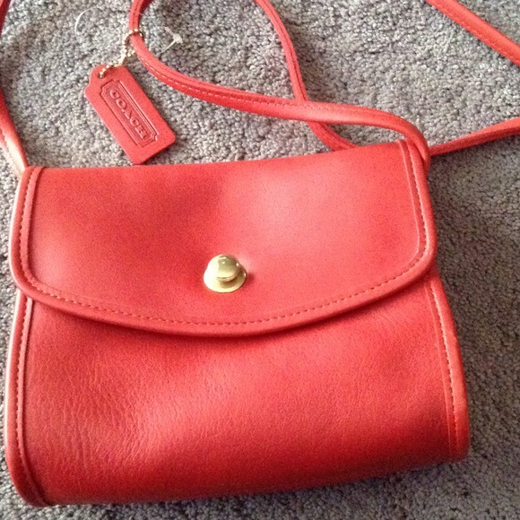 Coach Handbags - 🎉🎉HP 🎉🎉Authentic vintage coach bag♥️♥️♥️🎉HP🎉