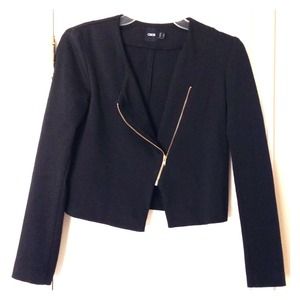 Black light-weight outerwear