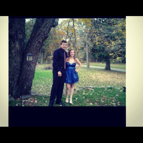 Blue homecomming dress - Picture 4 of 4