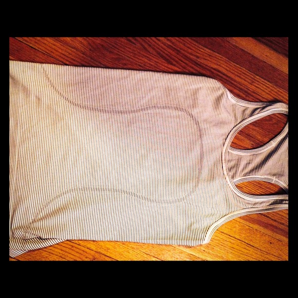 Run swiftly size 6- inkwell. Perfect condition