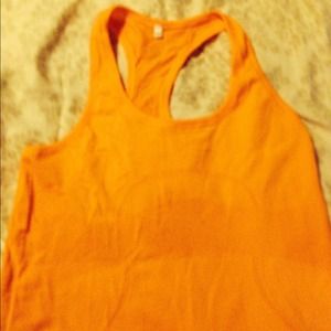 run swiftly tank- perfect- size 6