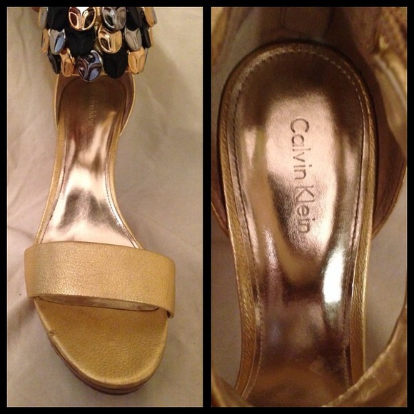 Calvin Klein Heels 🐝 - Picture 2 of 4