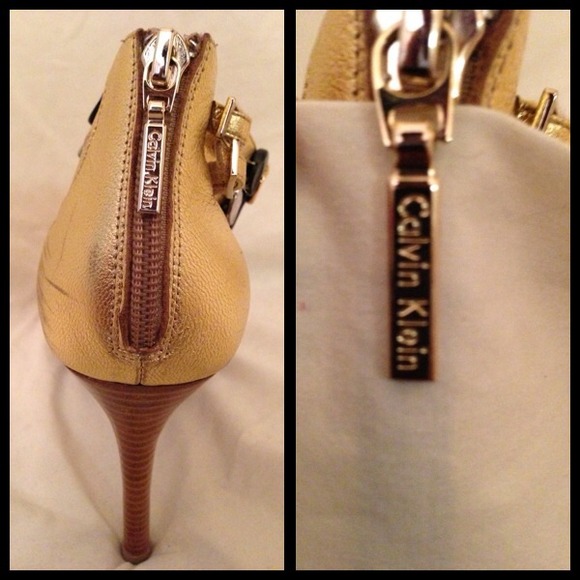 Calvin Klein Heels 🐝 - Picture 4 of 4