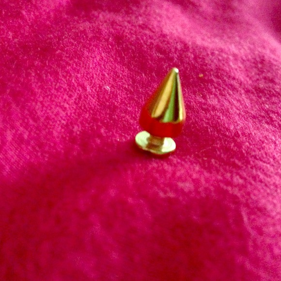 Pointy screw back studs