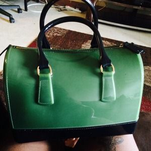 💚💚 green jelly handbag {{used}}