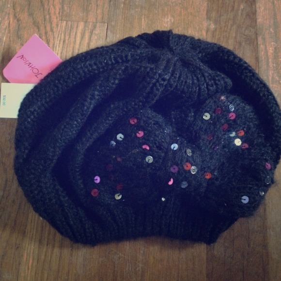 Betsy Johnson Winter Hat With Sparky Bow!