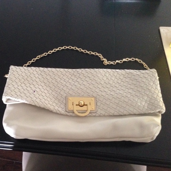 Banana republic white clutch w gold chain