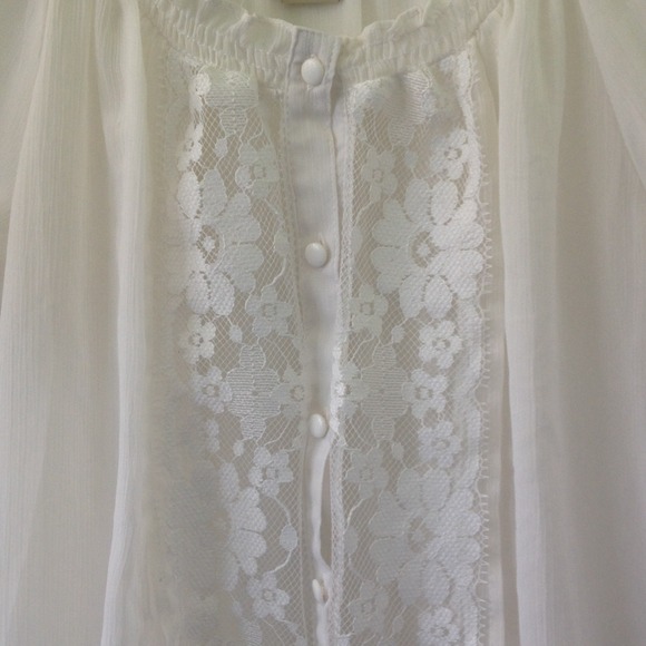 SOLD locally. Ivory peasant top with lace - Picture 3 of 4