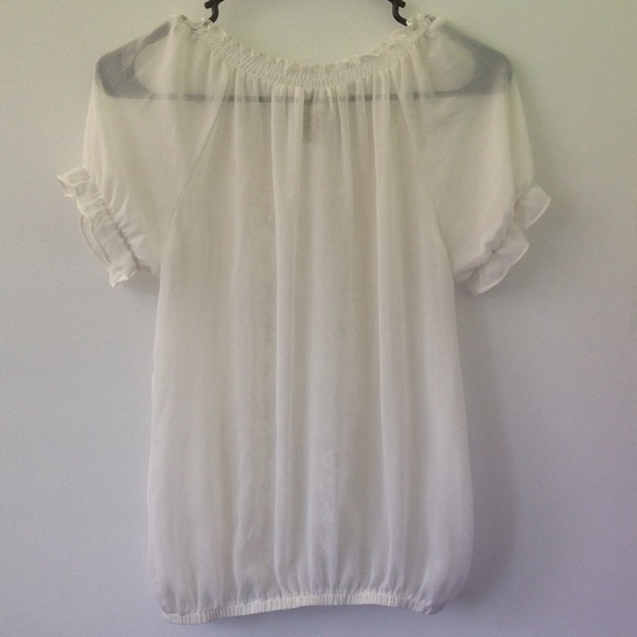 SOLD locally. Ivory peasant top with lace - Picture 4 of 4