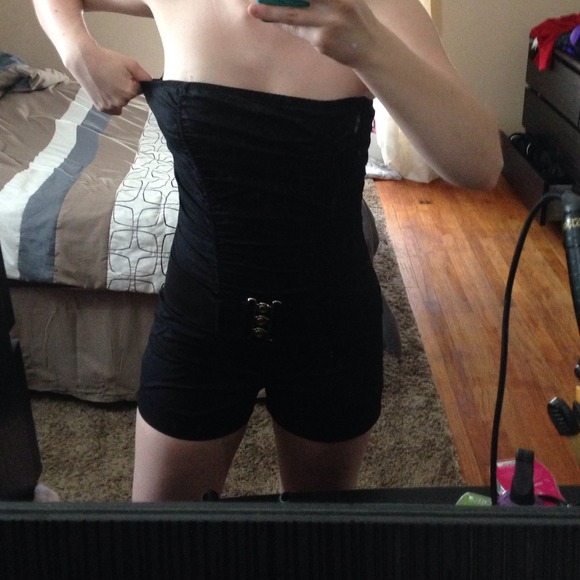 🔴SOLD🔴 Black romper - Picture 4 of 4