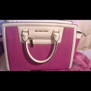Michael kors hand bag