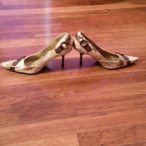 Heels - Picture 2 of 4