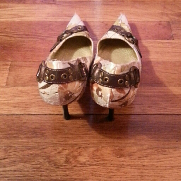 Heels - Picture 3 of 4