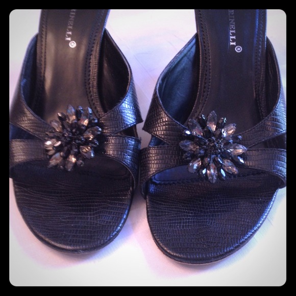 🎉SALE🎉SASSY black bling slides!💃
