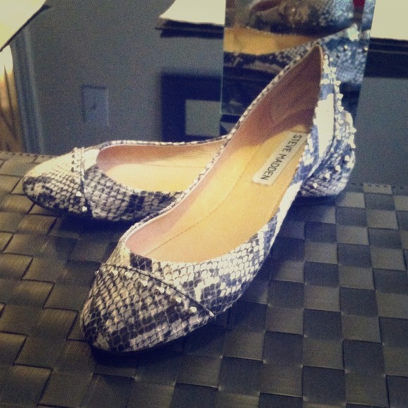 Steve Madden flats.