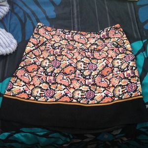 Geometric patterned skirt