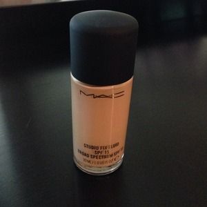 MAC Studio Fix Fluid Foundation