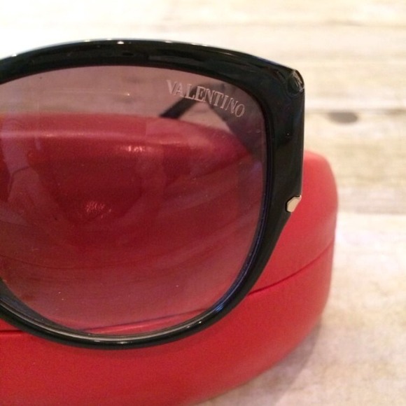 Auth Valentino black cat eye sunglasses