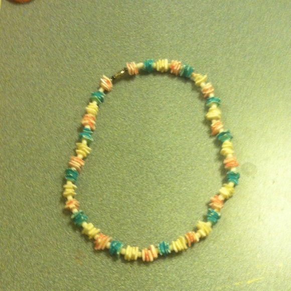 Im selling this beach necklace