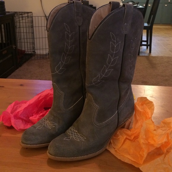 Barely used Cowgirl Boots