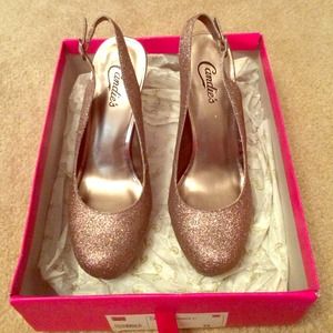 Brand new gold glitter pumps by Candie's