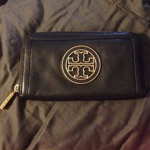 100% authentic Tory burch wallet