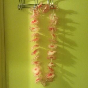 Im selling this cool hawaiian accessory