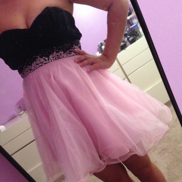 Homecoming dress - Picture 2 of 2