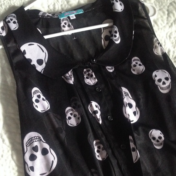 Julie's closet skull top