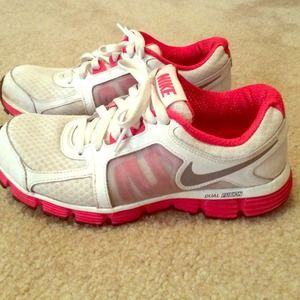 Nike dual fusion running shoes
