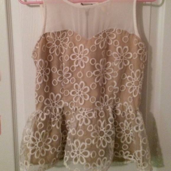 ⛔️RESERVED Peplum top & Leggings Bundle⛔️